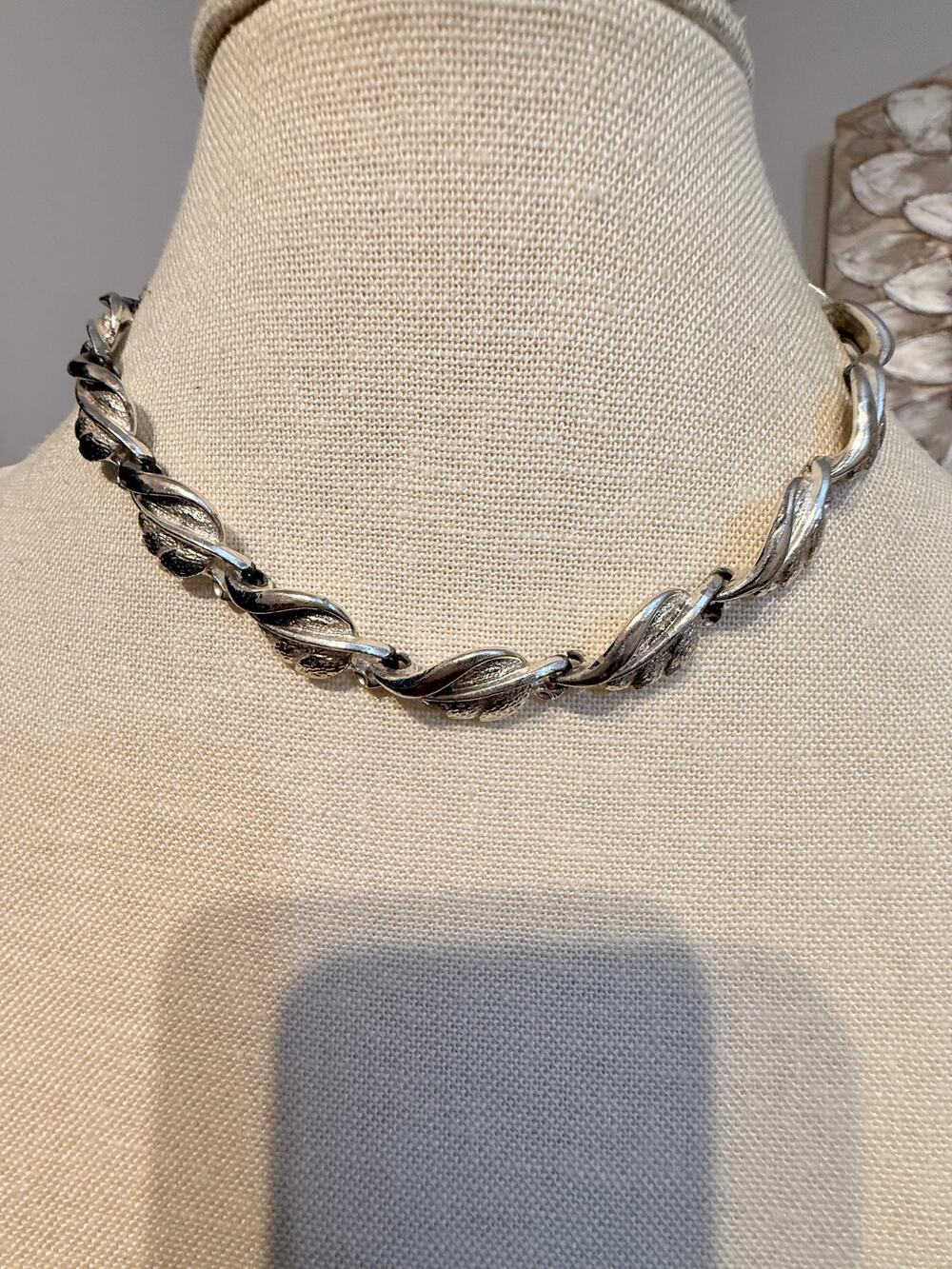 Vintage Silver Tone Leaf Choker Necklace 14”